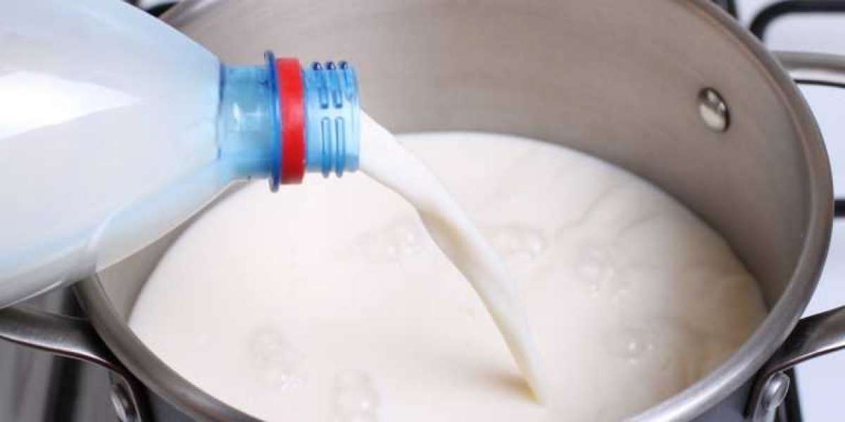 Süt Pişince Ne Kadar Azalır? Süt Kaç Dakika KAYNATILIR?