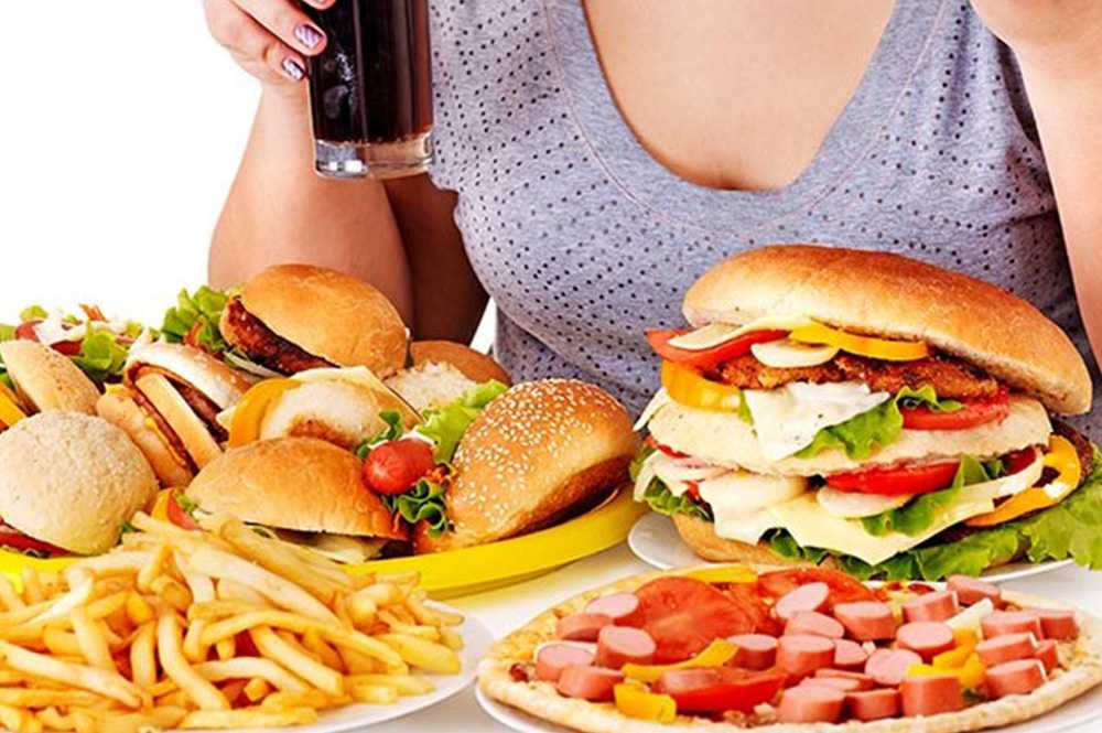 Слабость после жирной пищи. Вредная еда. Нерациональное питание. Неправильное питание. Здоровая и нездоровая пища.