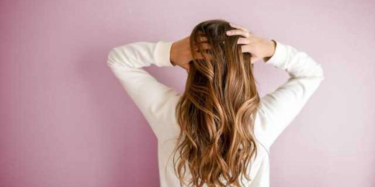 Kadinlarda Aşırı Saç Dökülmesi Hangi Hastalığın Belirtisi? Saç Neden Dökülür?